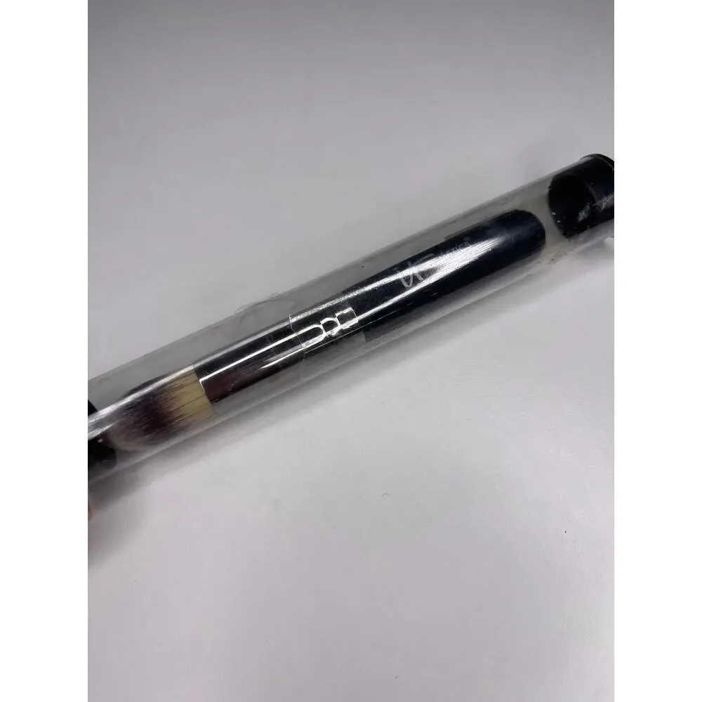 IT Cosmetics — Heavenly Luxe Pointed Precision Complexion Makeup Brush #11 — NEW